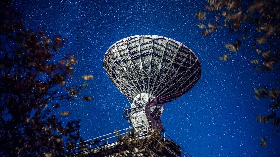 Scientists detect a radio signal from 9 billion light years away—but no, it’s not aliens