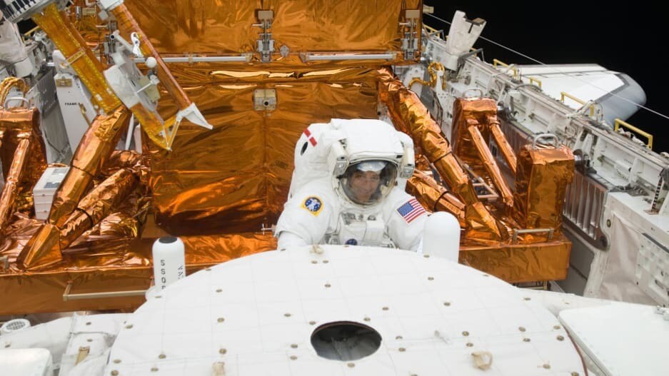 How to build and lead a successful team, according to a NASA astronaut