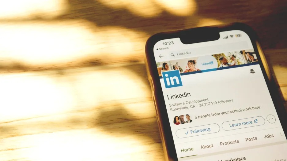 I used LinkedIn as my only social media for 3 weeks. Here’s what happened