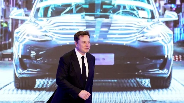 Elon Musk says it’s ‘pointless’ to build a human-driven $25,000 Tesla